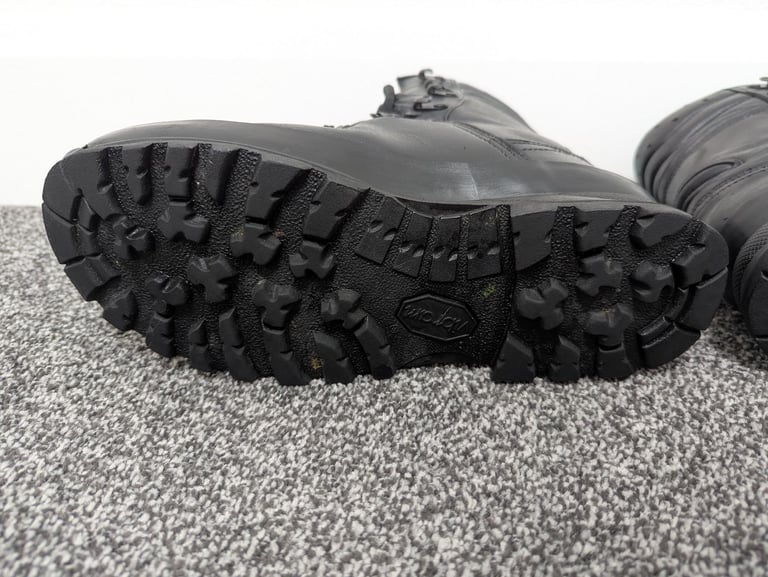 Great Condition LOWA Military Combat Boots GORE-TEX® Black / Size 7 UK / FREE LOCAL DELIVERY