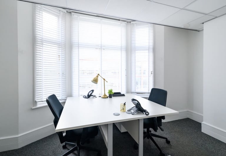 *Victoria* Private Serviced Offices: Units from 3 to 100 desks for rent SW1
