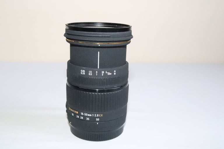 Sigma 18-50mm f/2.8 EX DC Macro Lens for Canon