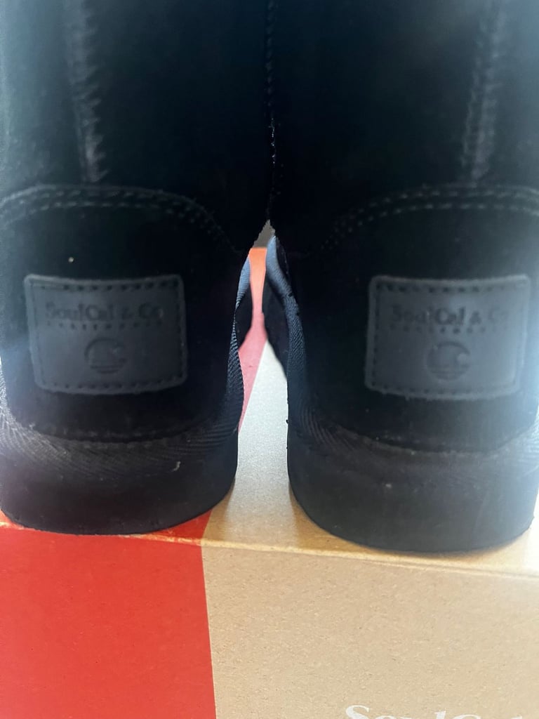 Size 4 black boots 