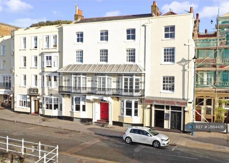1 bedroom flat in Harbour Parade, Ramsgate, CT11 (1 bed) (#2664426)
