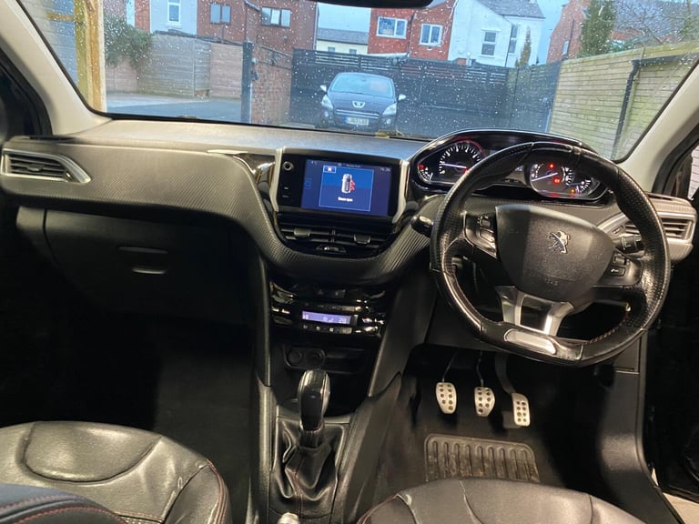 PEUGEOT 208 1.2 PureTech GT Line 2015