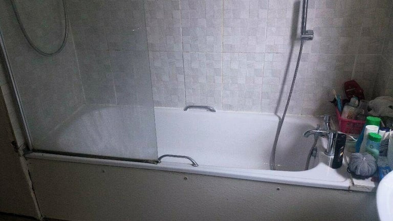 MEDIUM SIZE ROOM TO RENT, SUTTON WAY, NORTH KENSINGTON, W10
