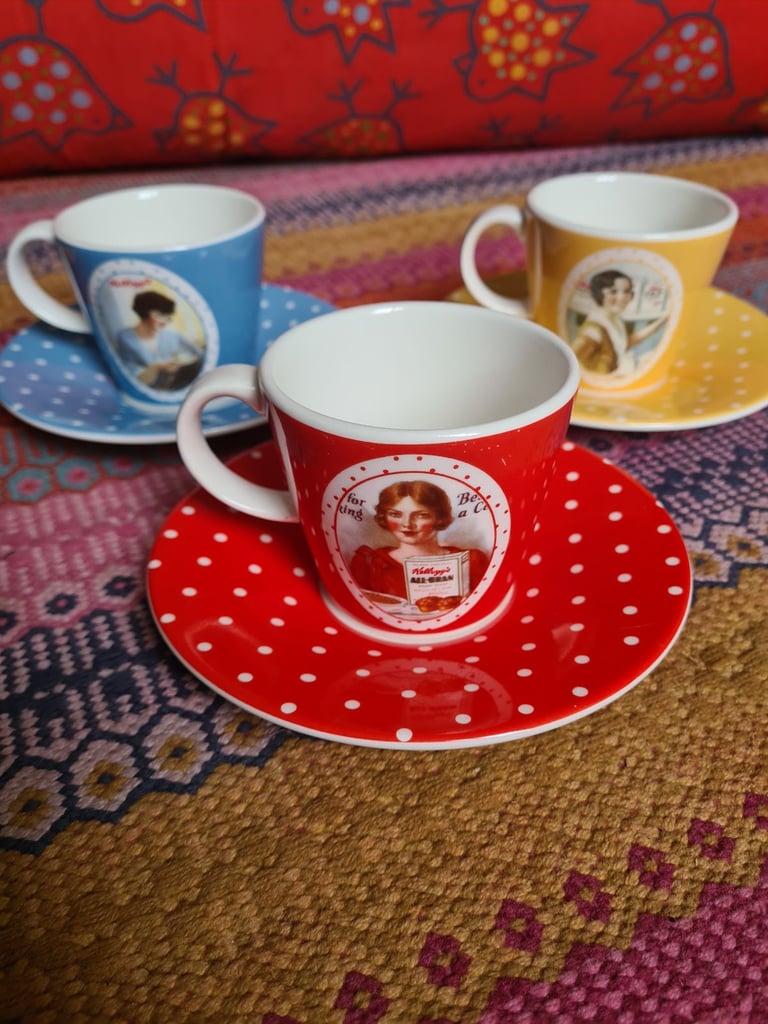 'vintage' kelloggs cups and saucers set