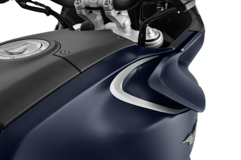 Moto Guzzi V100 MANDELLO, 2025 MODEL, FREE READY TO RIDE KIT, SAVING £2883. 