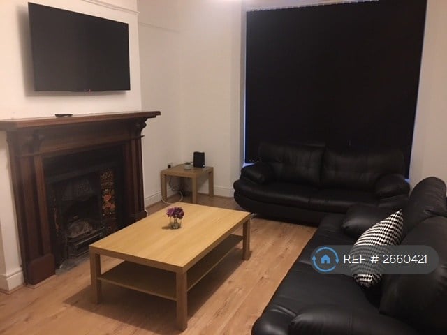 10 bedroom house in Halkyn Avenue, Liverpool, L17 (10 bed) (#2660421)