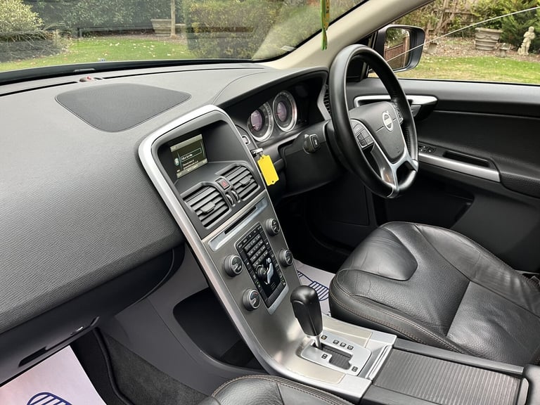 VOLVO XC60 2.4 D5 SE Lux 2011