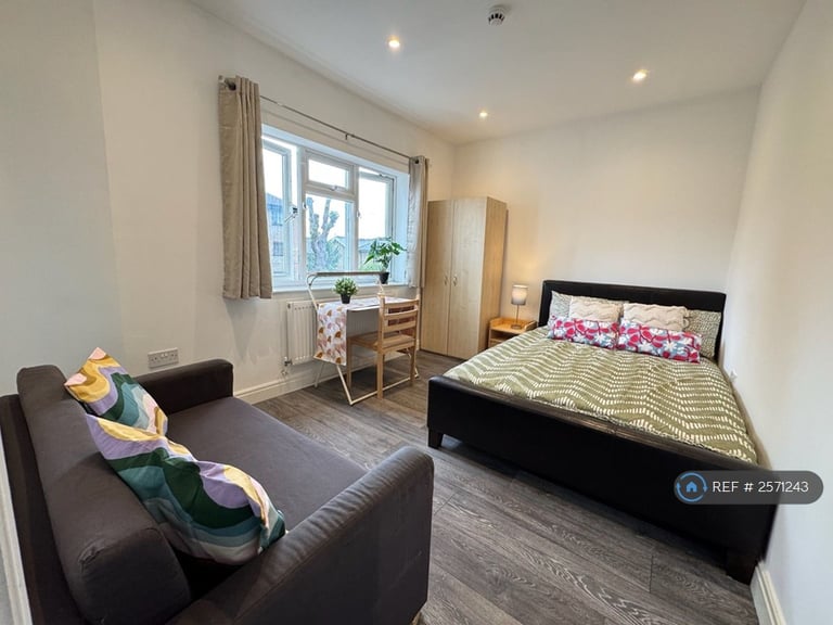1 bedroom in Deanfield Gardens, Croydon, CR0 (#2571243)