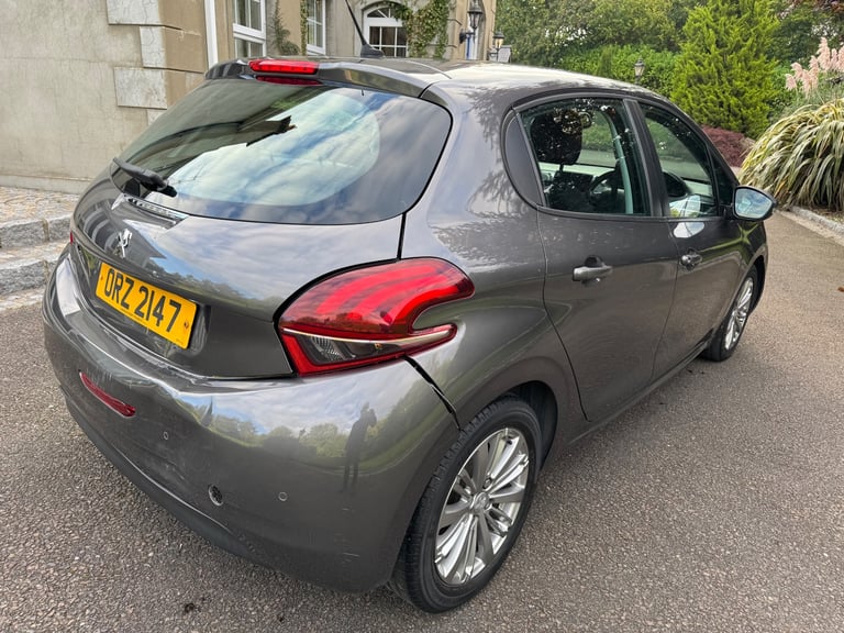 2018 Peugeot 208 1.2 PureTech Signature 5dr -  damaged repairable 