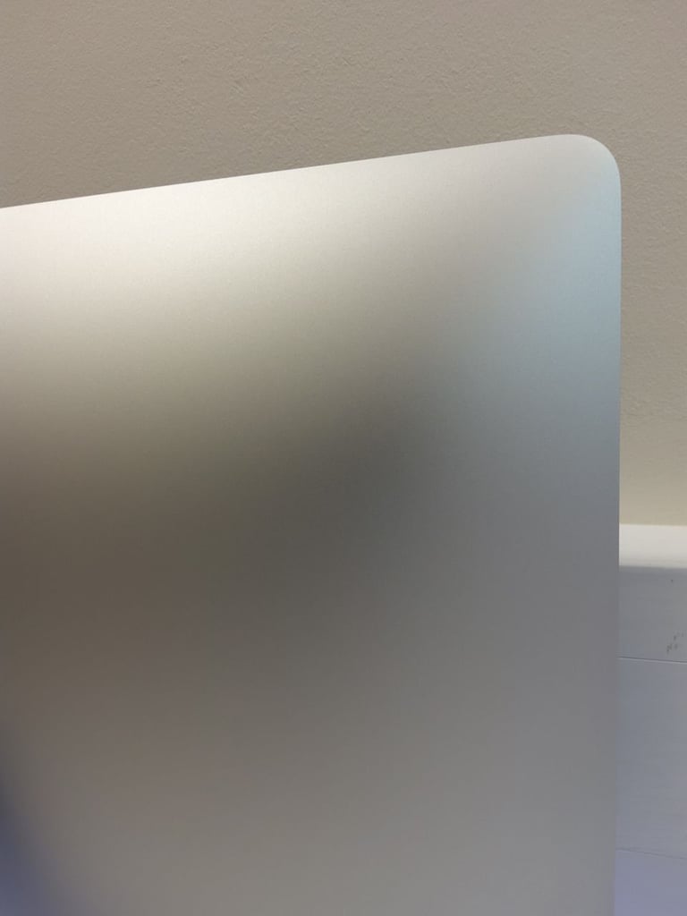 **APPLE IMAC 21.5" 4K - macOS SEQUOIA - 3.1 GHZ I5 - 1TB SSD - 8GB RAM - 2015**