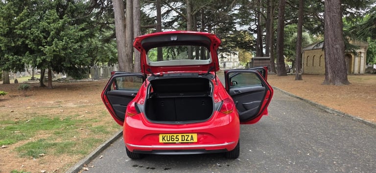 2015 Vauxhall Astra 1.6i Excite Euro 6 5dr HATCHBACK Petrol Manual