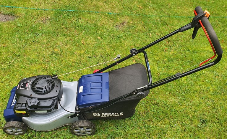 Spear&Jackson petrol push lawnmower serviced briggs and stratton petrol lawnmower free delivery 