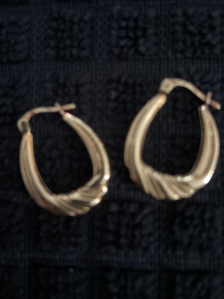 Gold earrings 