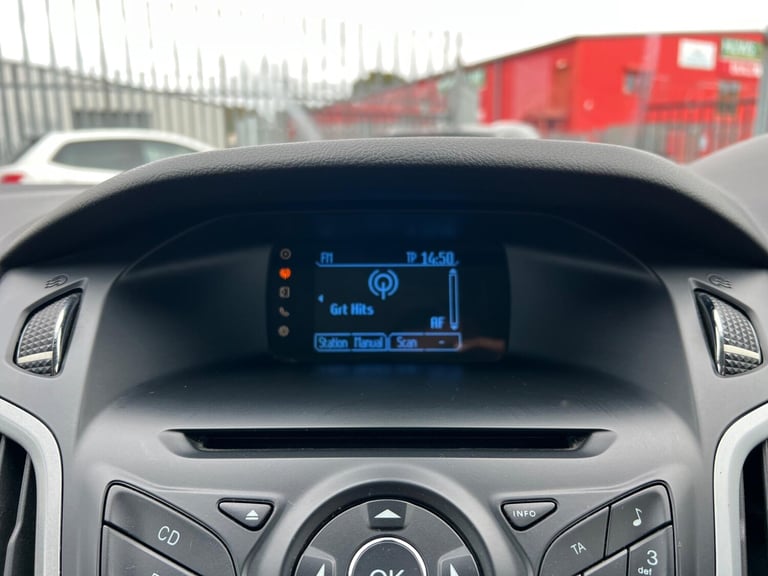 2013 Ford Focus 1.6 Zetec Euro 5 5dr HATCHBACK Petrol Manual