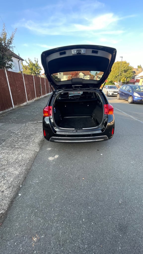 Toyota Auris Hybrid 1.8 EXCEL VVT-I CVT Automatic FIRST OWNER NEW BATTERY