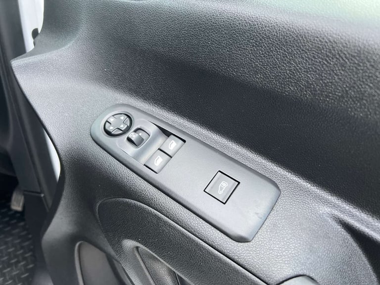 2020 Vauxhall Combo 1.5 Combo 2000 Sportive S/S Panel Van Diesel Manual