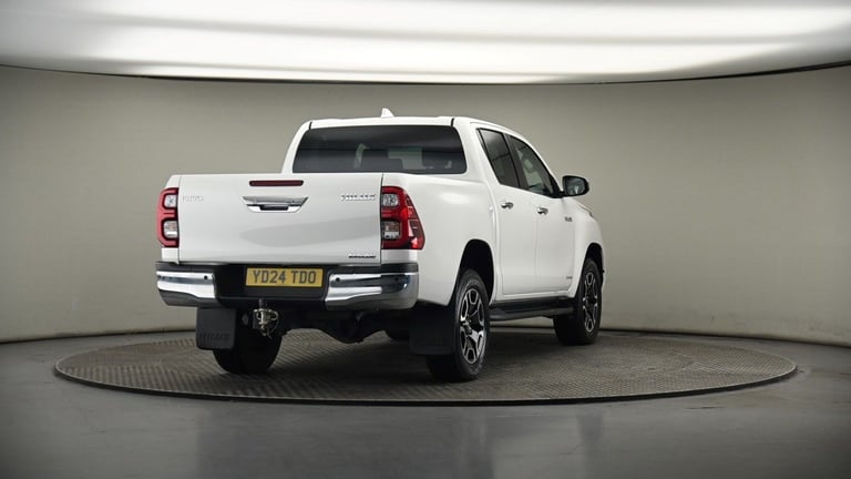 2024 Toyota Hilux 2.8 D-4D Invincible Pickup Double Cab 4dr Diesel Auto 4WD Euro 6 (s/s) (204 Pic...