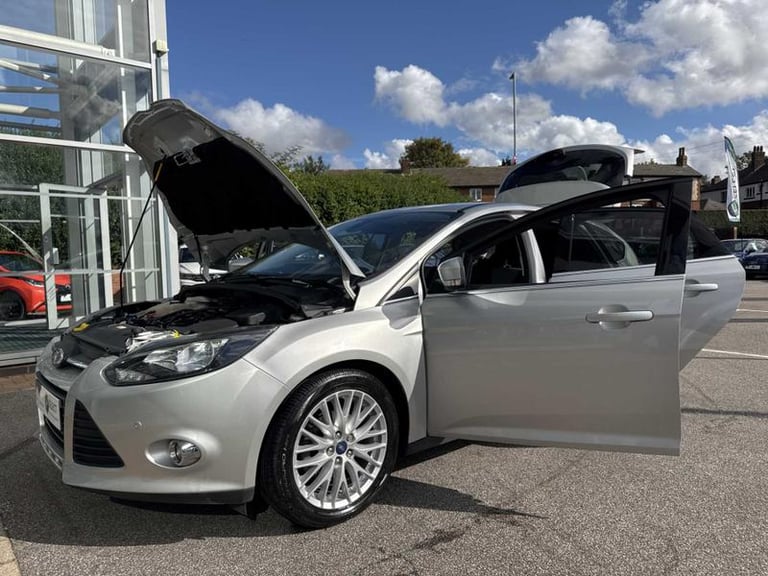 2014 Ford Focus 1.6 125 Zetec Navigator 5dr Powershift HATCHBACK PETROL Automatic