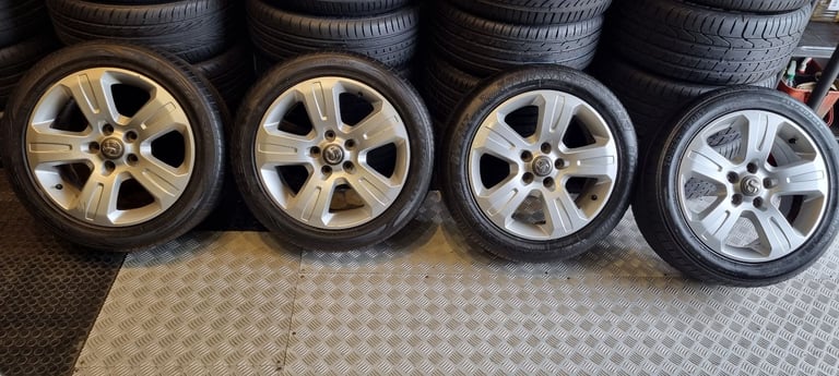 Vauxhall Astra Zafira Genuine 17 alloy wheels + 4 x tyres 215 50 17