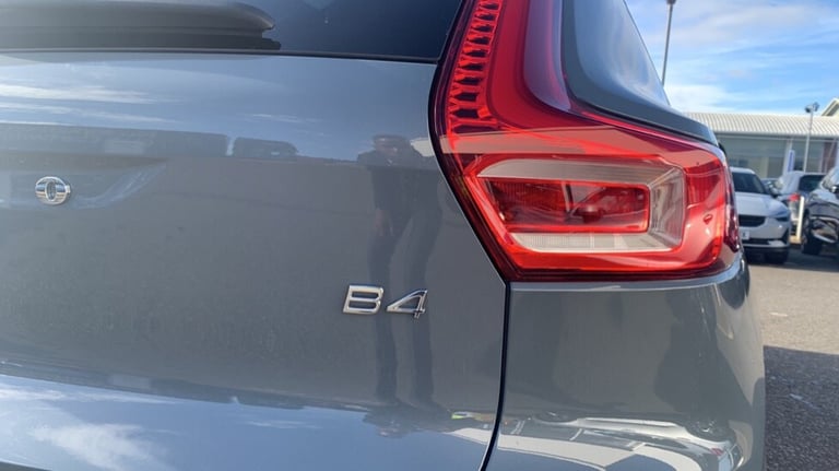 2023 Volvo XC40 Ultimate, B4 mild hybrid, Petrol, Dark ESTATE N/A Automatic