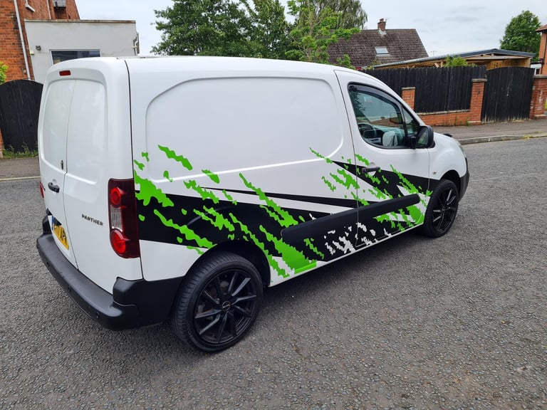 July 2017 Peugeot Partner Professional HDI Diesel Van 1560cc 100 Brake Horse Power Three Front Seats