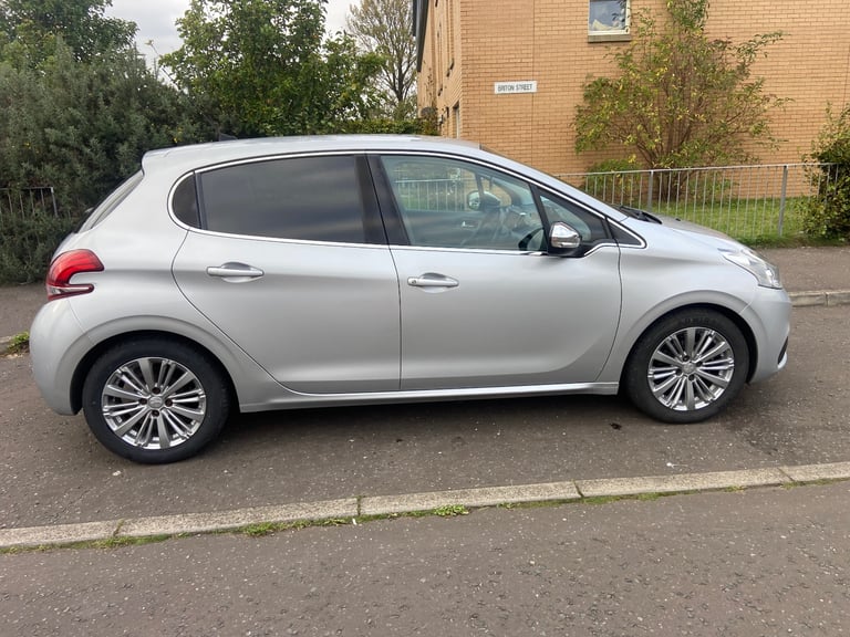 Peugeot, 208, Hatchback, 2016, Manual, 1199 (cc), 5 doors
