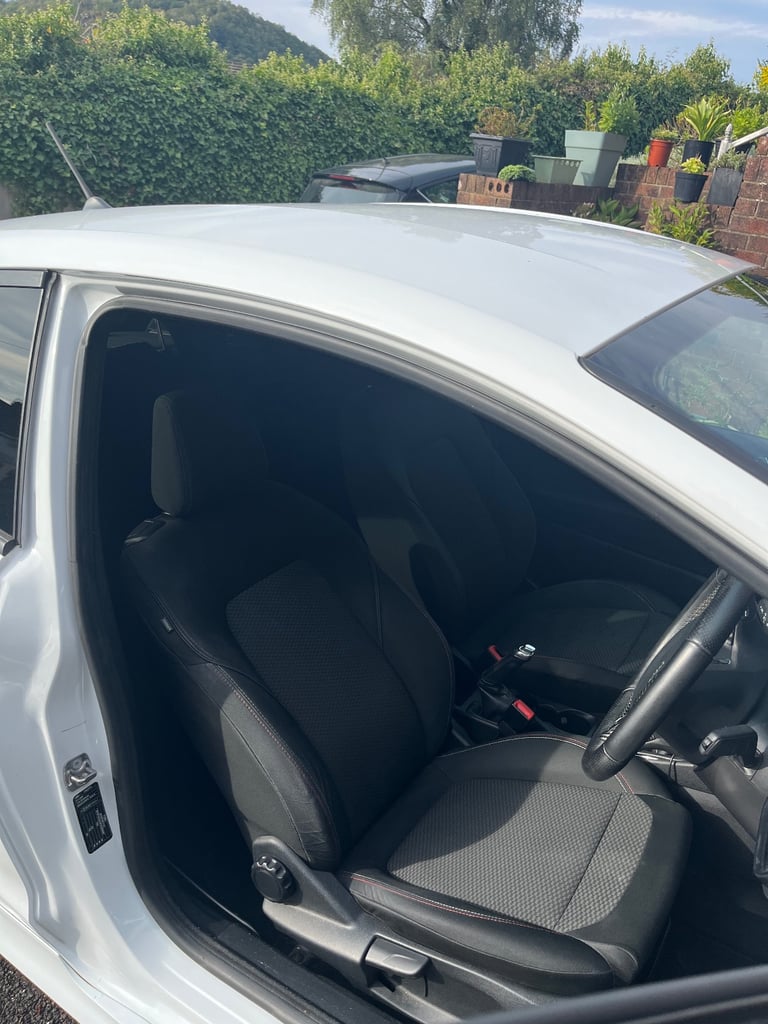 2018 1L Ford Fiesta ST Line - 3 door - White - B&O speaker system 