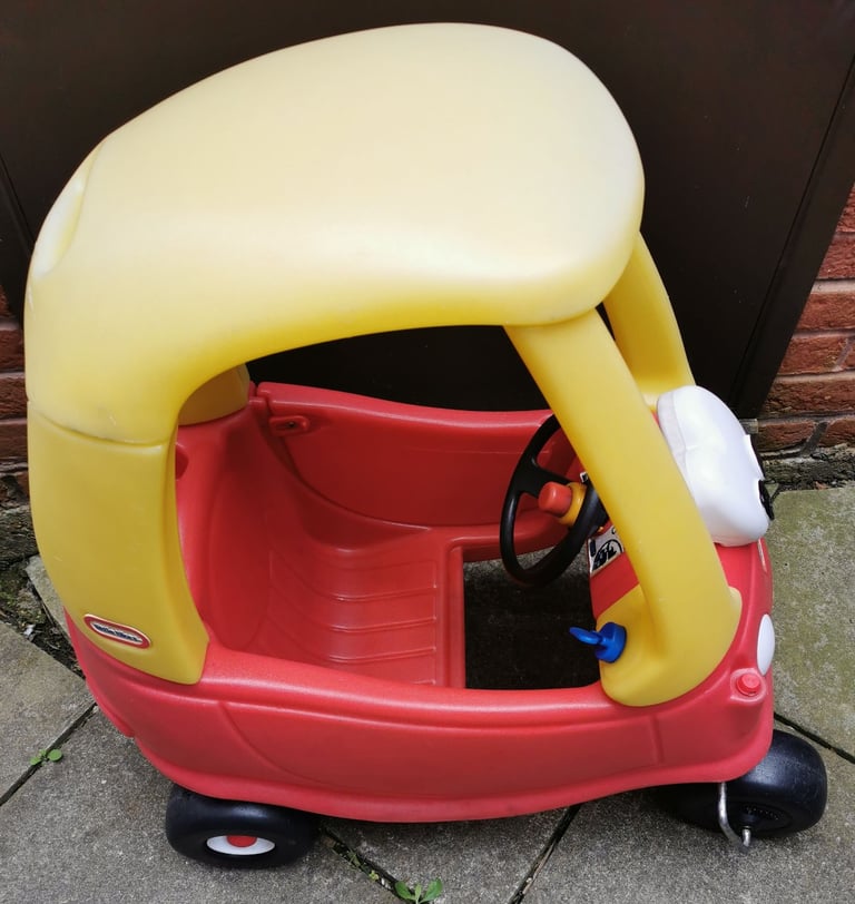 LITTLE TIKES COZY COUPE CAR
