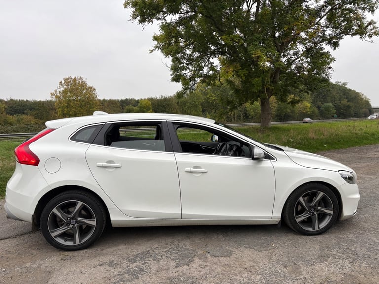 Volvo, V40, Hatchback, 2016, Manual, 1969 (cc), 5 doors