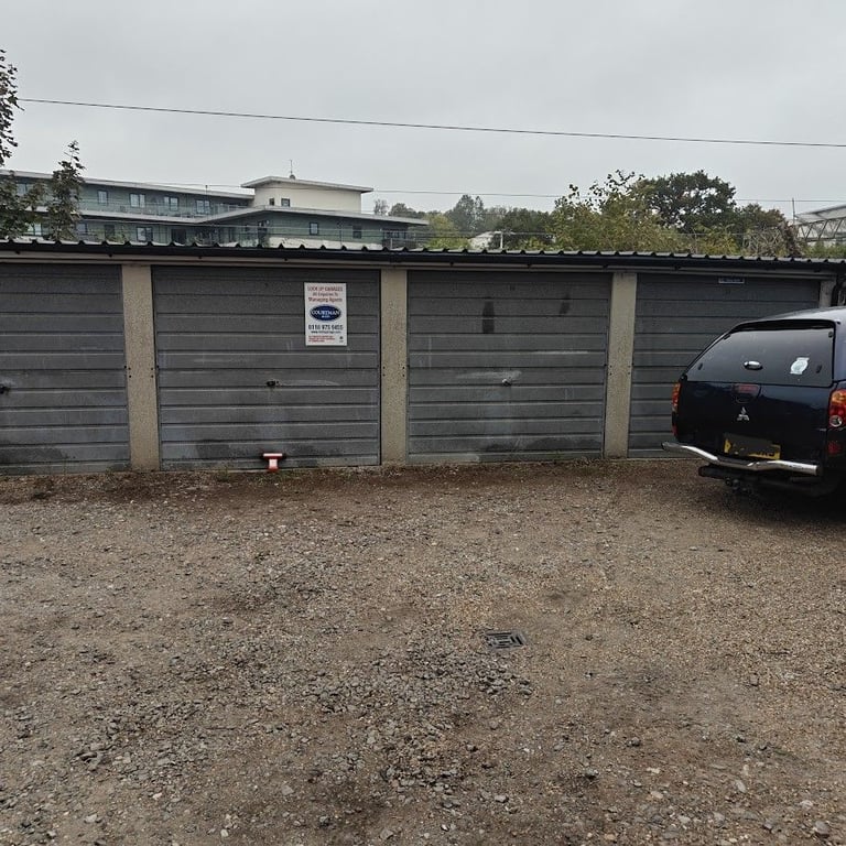 Garage/Parking/Storage to rent: Cromwell Road (r/o 35-37) Warley, Brentwood, Essex CM14 5DT