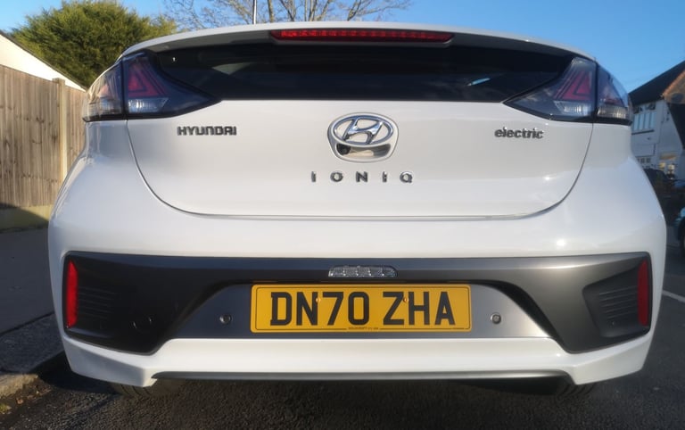 BARGAIN HALF-PRICE Hyundai IONIQ EV 2020 - 33k,MOT+TAX,PCO TFL badges,repairs: bumper,light,Rad