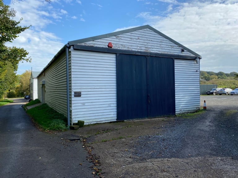 Unit / Workshop / Storage to rent Tunbridge Wells, Kent (2,500 sq ft)