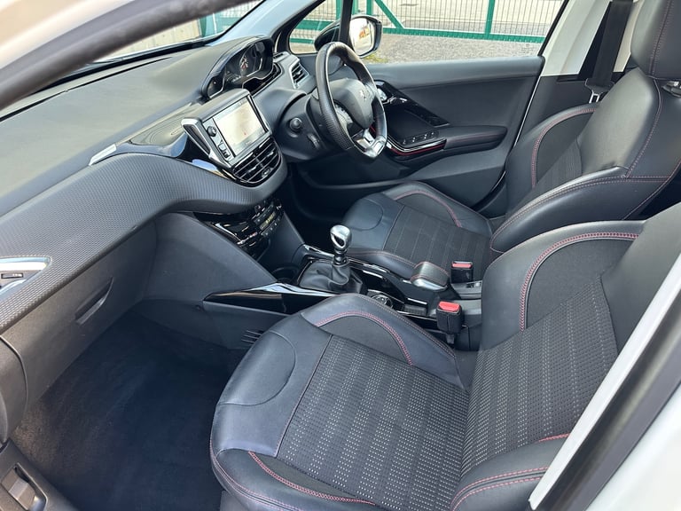 2018 67 PEUGEOT 2008 1.6 HDI GT LINE TURBO DIESEL * SATNAV * PAN ROOF * WHITE