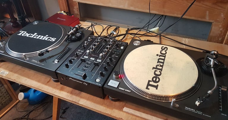 Technics SL 1210 MK2 (PAIR) Pioneer 450 mixer