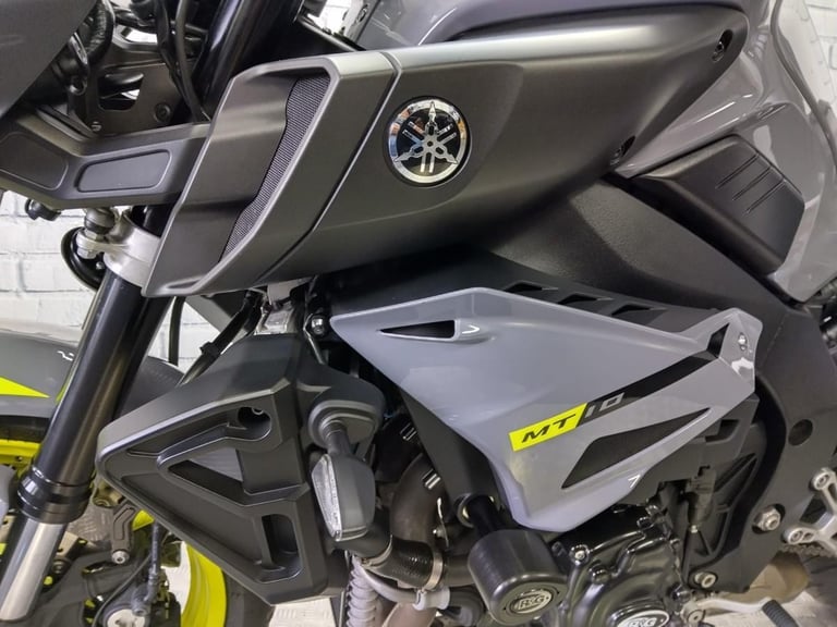 YAMAHA MT-10, 2017/17, JUST 8,002 MILES COVERED, NICE EXTRAS FITTED