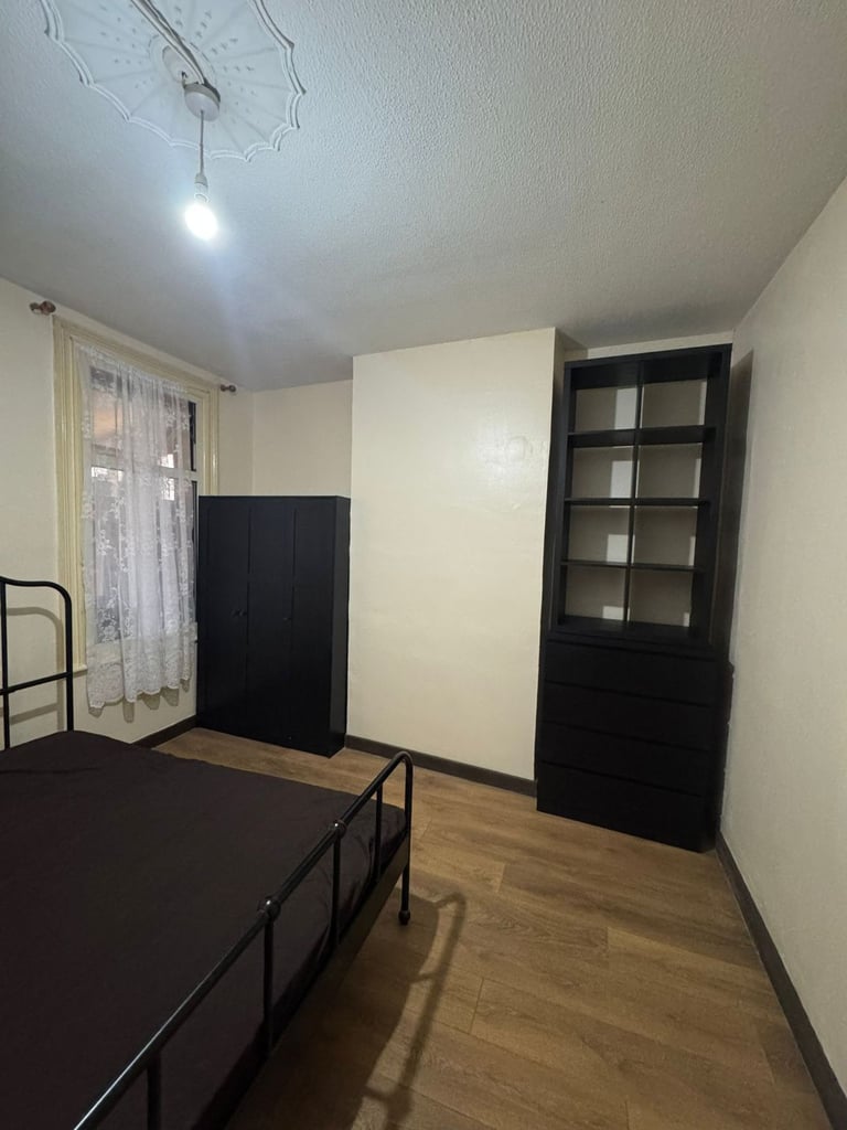 Comfortable single room with a double bed available to rent in Plaistow