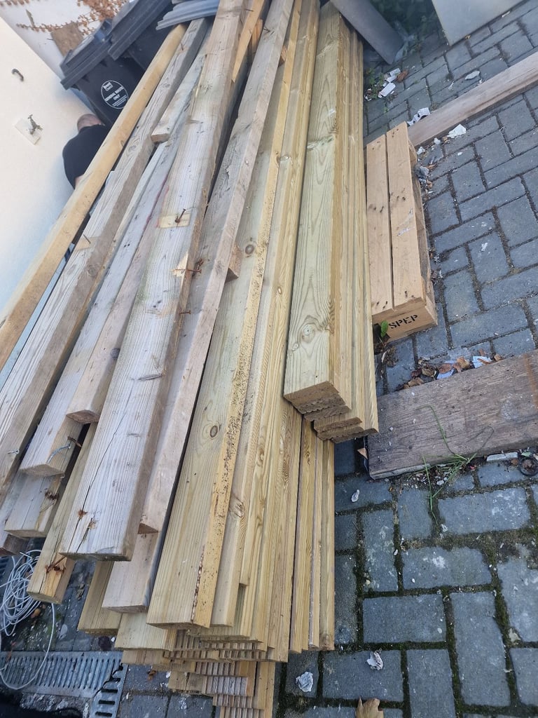 Decking Wood for Quick Sale, Almost New