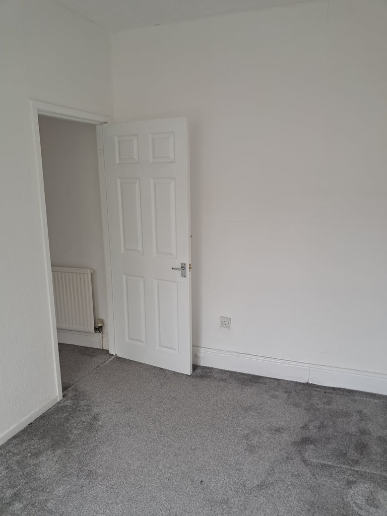 Two bedroom Entire House to Rent in Oldham Town Centre 