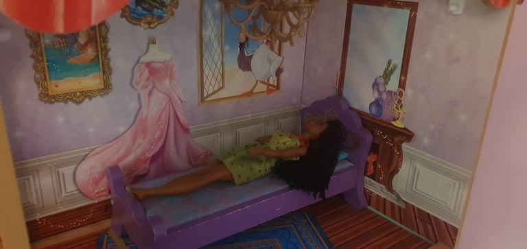 Disney dolls house