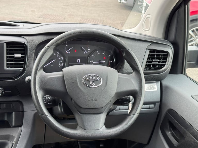 2022 Toyota PROACE CITY Verso 1.5D Combi Medium 5dr MPV DIESEL Manual