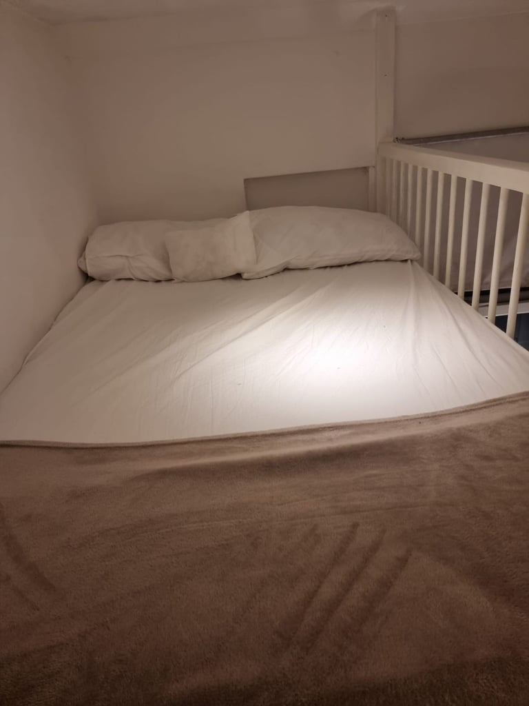 DSS FULHAM 1ST FL SELF CON STUDIO FLAT 10 MIN WALK TUBE &RIVER SHORT BUS RIDE TO CLAPHAM JUNCTION 