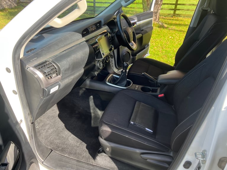 TOYOTA HILUX 2.4 D-4D 150PS ICON MANUAL 4X4 UTILITY PICKUP 21 REG 19,400 MILES