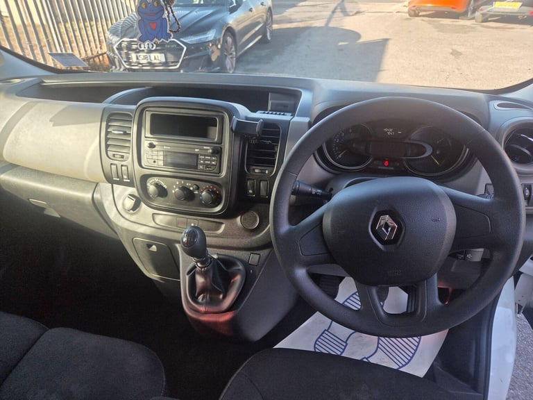 2017 Renault Trafic 1.6 dCi ENERGY 29 Business LWB Euro 6 (s/s) 5dr (9 Seat) MPV Diesel Manual