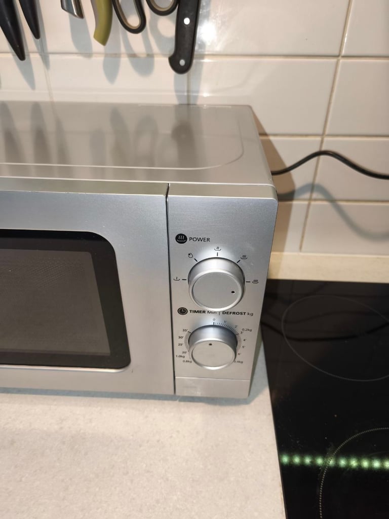 Microwave GEORGE 700 W * Like New