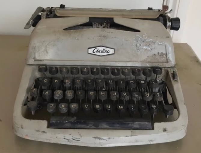 Vintage metal typewriter 