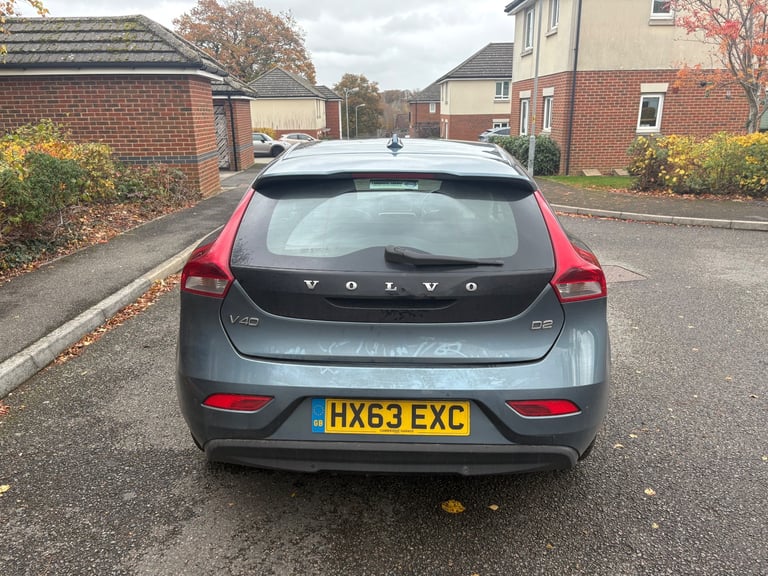 2013 63 plate new shape Volvo v40 se 1.6 d2 Automatic 5 door hatchback blue £2750