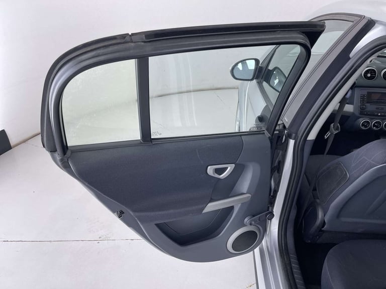 2004 smart forfour 1.5 CDI Passion Hatchback 5dr Diesel Manual (126 g/km, 95 bhp) Hatchback Diese...