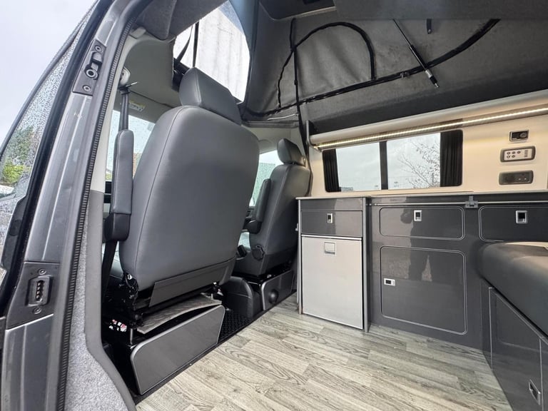 Volkswagen Transporter Highline Spec with Extras - RIB Bed