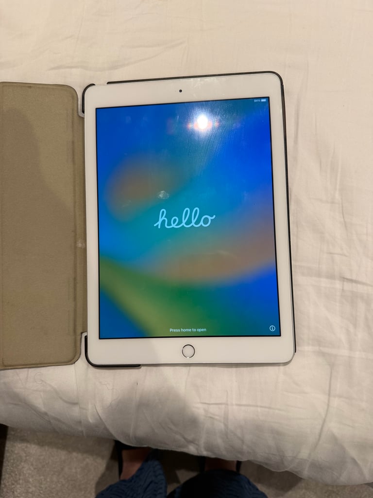 Apple Ipad (5th Generation)  32GB  c/w Cover and Charging Cable