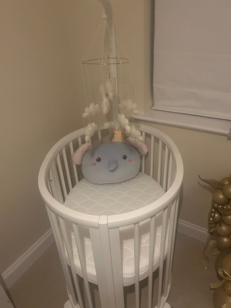Stokke Sleepi V3 Mini Oval Crib - Includes Mattress &  Protector Drape Rod & Canopy 